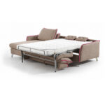 Detalle apertura sofá cama con chaiselongue moderno Roma, personalizable, fabricado en España.