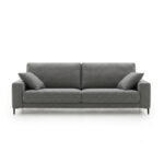 Sofá chaise longue INCA de diseño moderno, elegante y personalizable, fabricado en España.