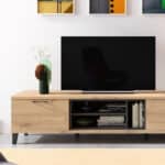 Hade detalle mueble TV, patas inclinadas, almacenaje. moderno.