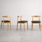 Silla ARIEL tapizada en madera de haya con diseño moderno y fabricación española.