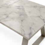 Mesa-de-centro-elevable-estela-patas-metalicas-arena-stone-blanco-detalle-tapa-homeandrelax.es