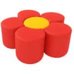 Puf Margarita modular en forma de flor para espacios de hostelería y contract, con asientos redondos y diseño colorido.