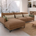 Sofá moderno Nadine con chaise longue opcional y tejidos personalizables.