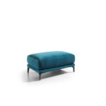 Sofá cama SPICA moderno con topper enrollable, cojines decorativos y fabricación española.
