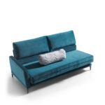 Sofá cama SPICA con asiento ampliable, topper enrollable y opción de puff a juego.